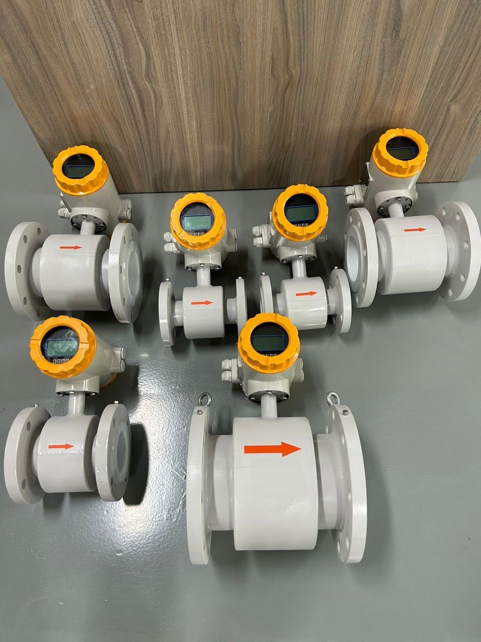 Manufacturer Customized Liquid Water Flow Meter Pipeline Electromagnetic Magnetic Flowmeter Oil Flow Meter Whole Sales Price