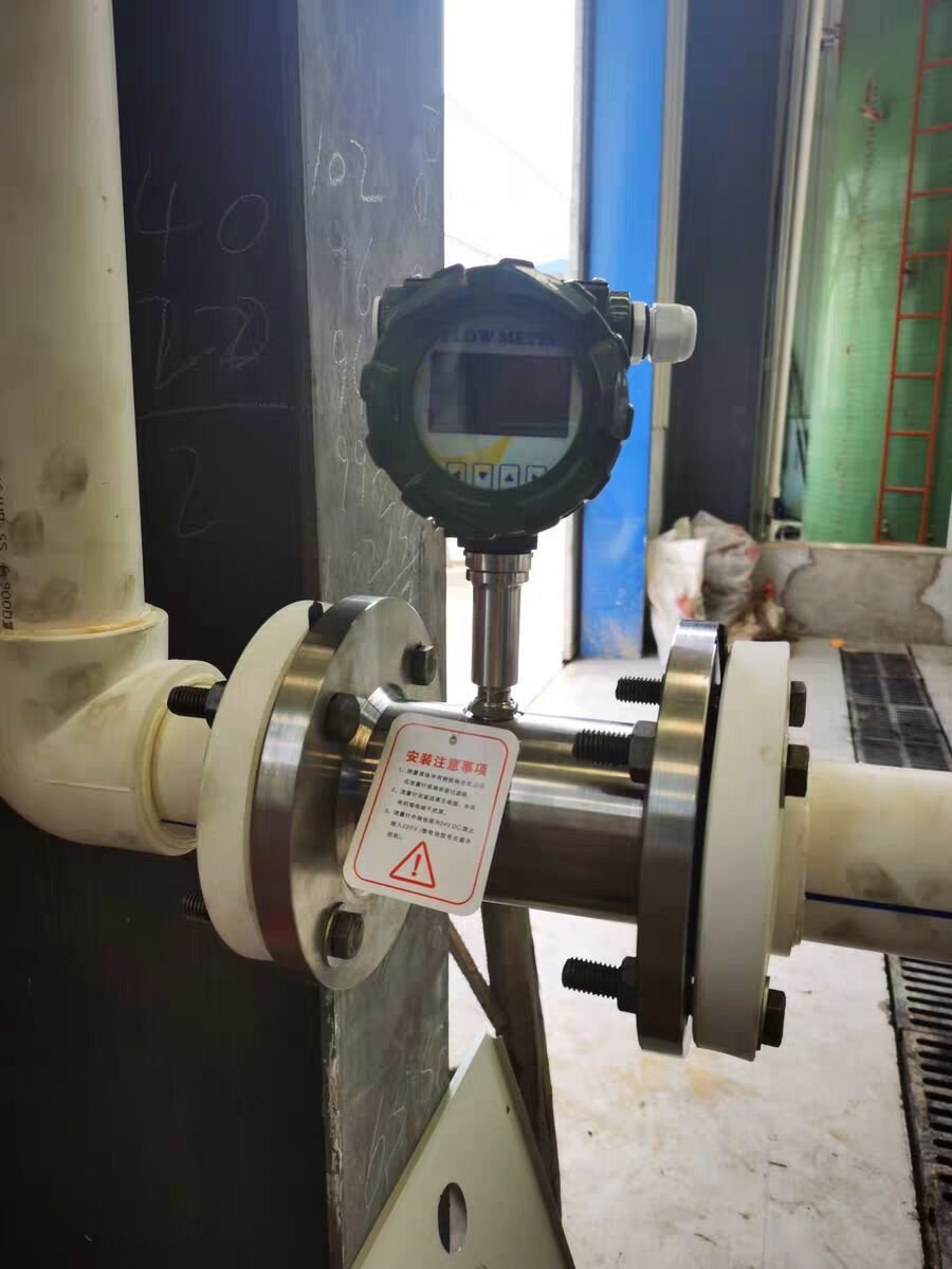 High Performance Digital Turbine Flowmeter for Liquids Easy Installation Stainless Steel Plastic Material LCD Display Thread