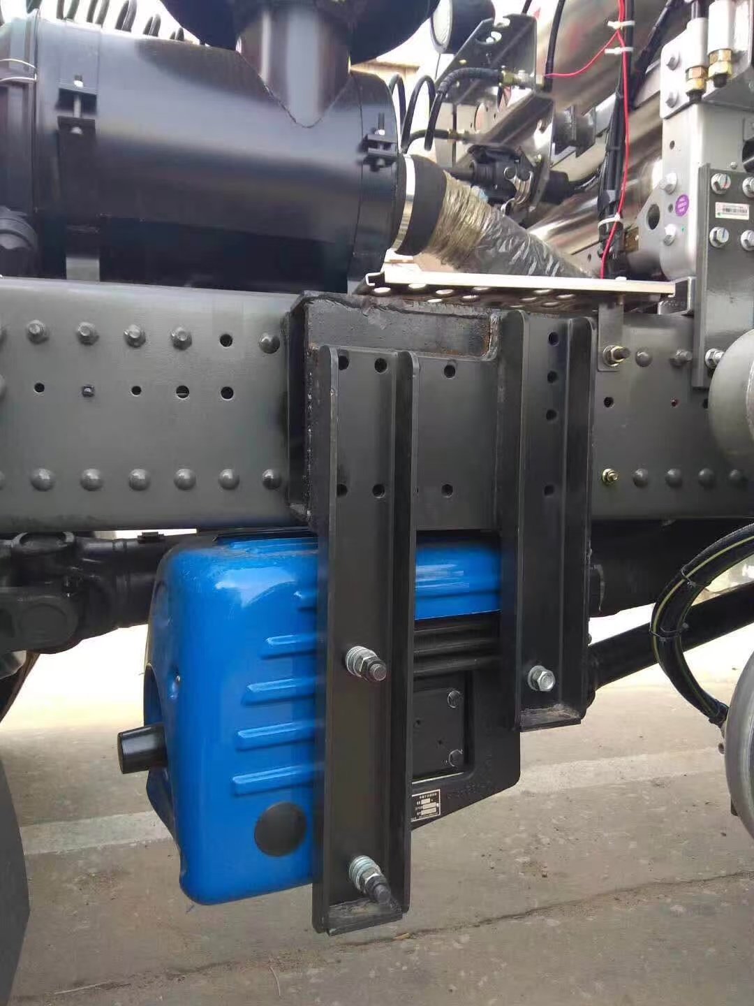 Yingdefei brand 18 cubic meters/minute flow rate bulk cement trailer screw air compressor, used for bulk cement tank trucks