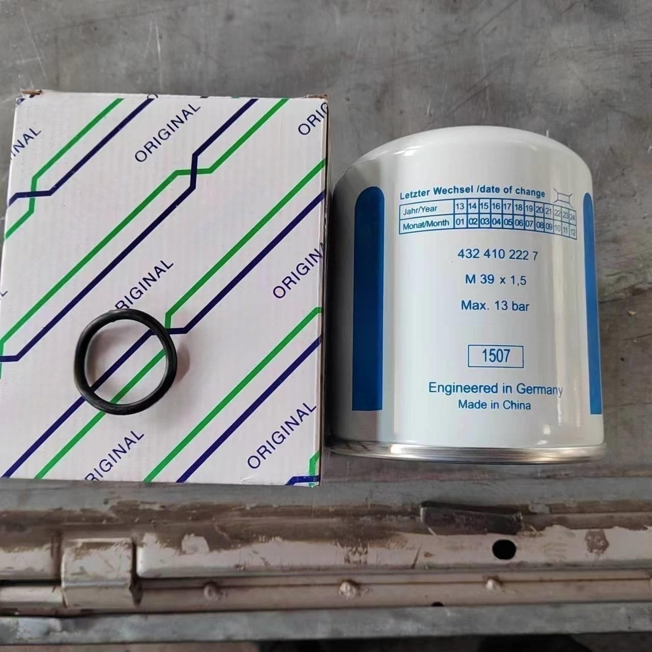 Hot Sale Truck Body Parts Engine System Air Dryer Filter 4324102227 Air Filter Cartridge