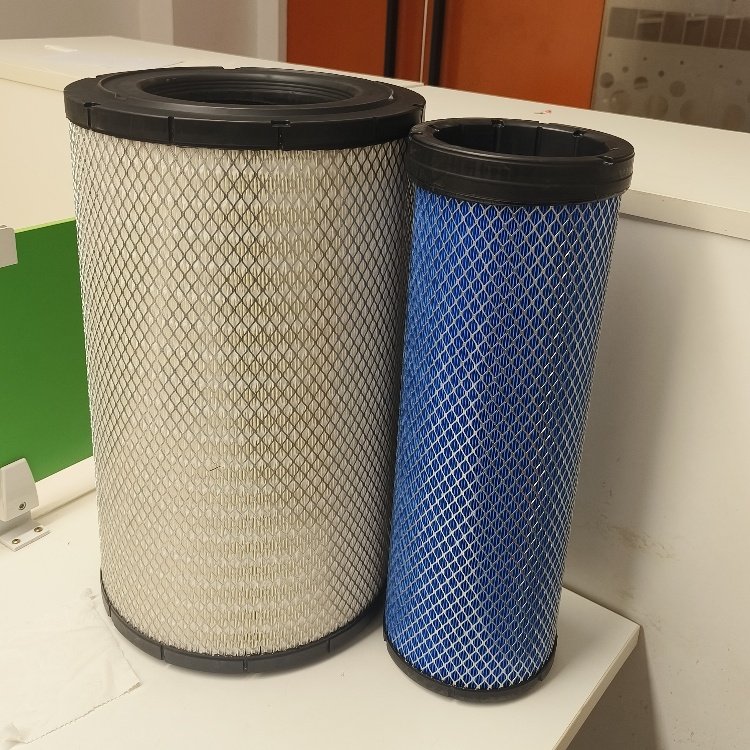 Factory Supply R002041 R002042 R002395 Engine Air Filter Engine Air Filters for Truck Engines Excavator Air Filter Trucks Parts