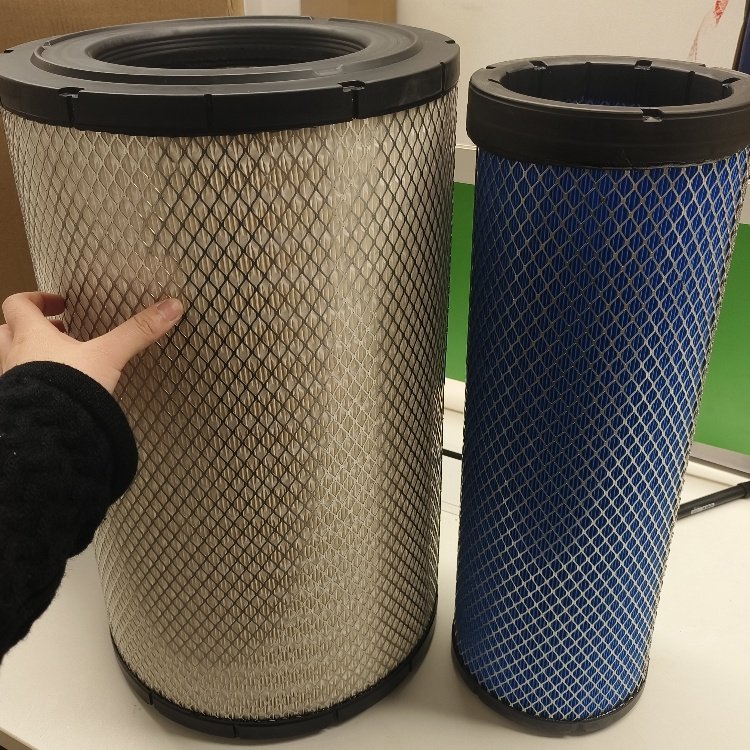 Factory Supply R002041 R002042 R002395 Engine Air Filter Engine Air Filters for Truck Engines Excavator Air Filter Trucks Parts