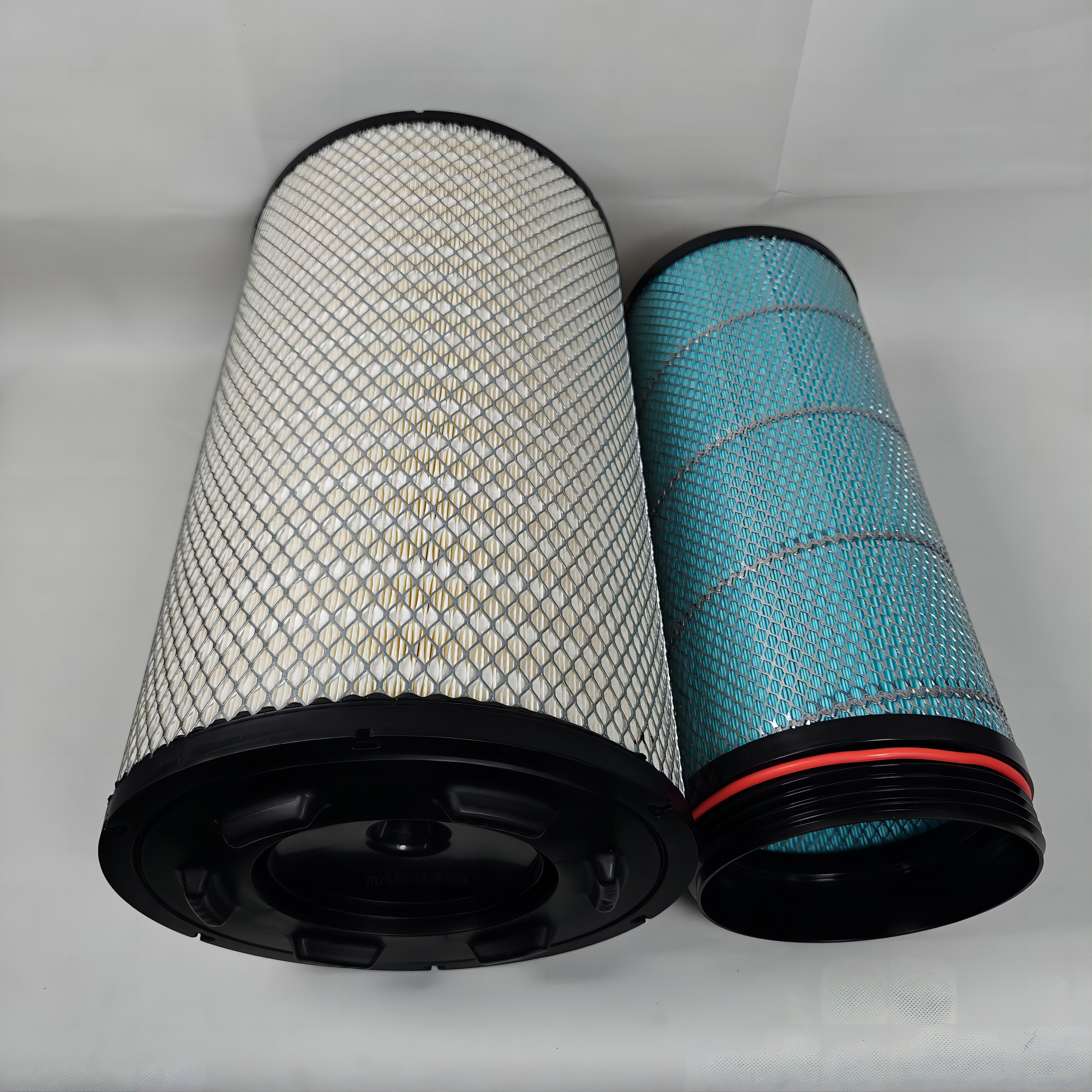 Factory Sales Engine Spare Parts C271250/1 Air Filter Element AF25896 Truck Air Filter for Heavy Duty Air Filter Replacement