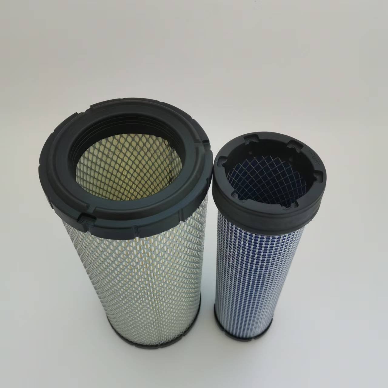 Heavy Truck air Filter P822768 P822769 air Filter Engine Parts Fuel Filter Element for Excavator
