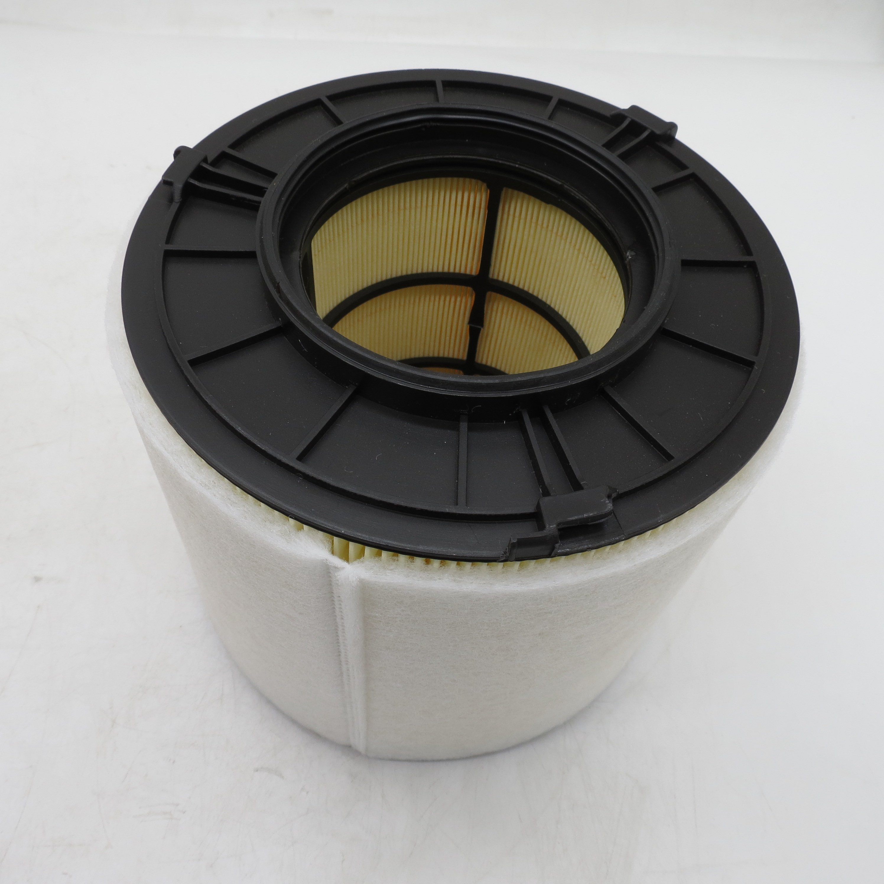 High Quality diesel Engine Parts Air Filter 8W0133843