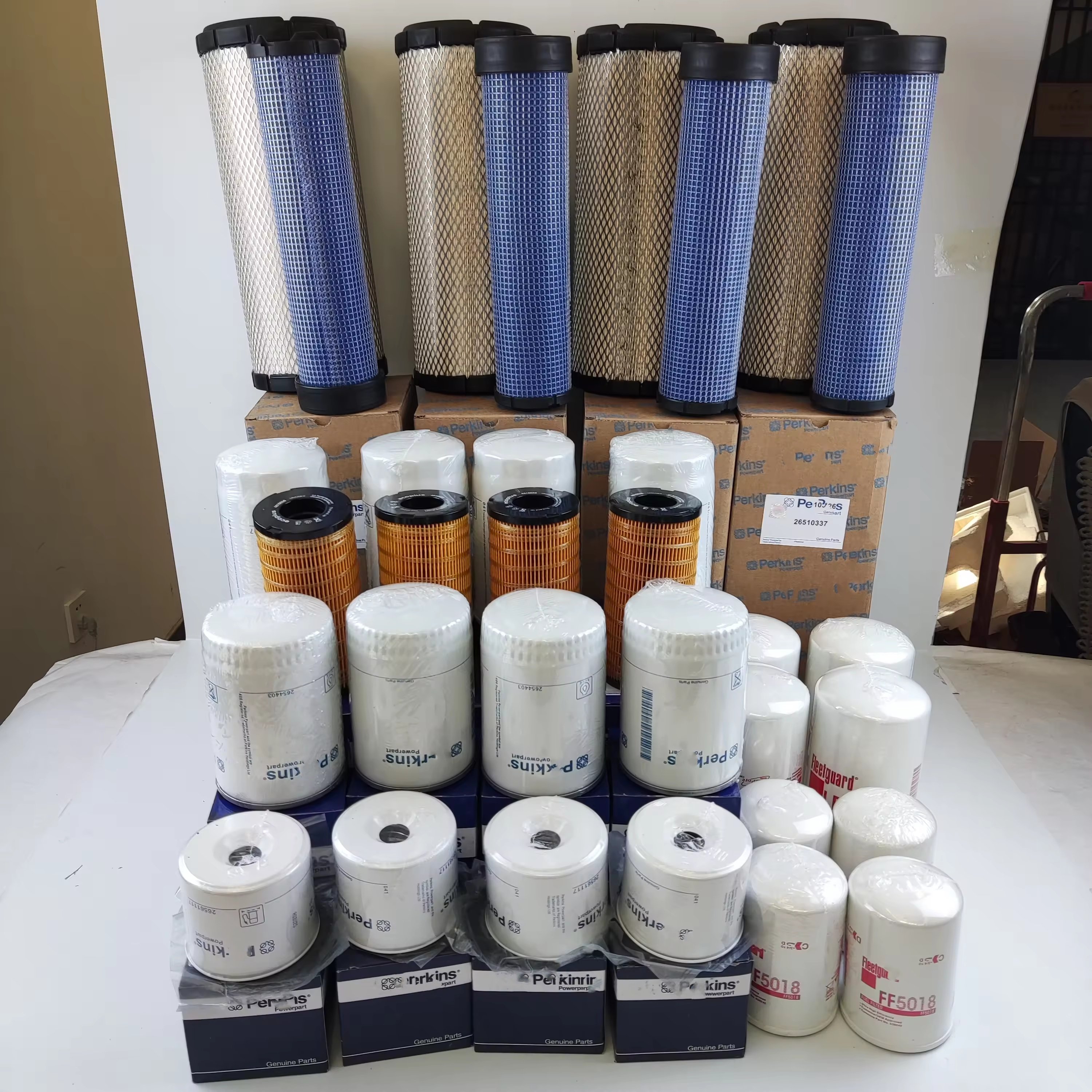 Hot Sale Engine Part Oil Filter Fuel Filter air Filter 26564403 LF3692 LF3335 P553000 LF 9009 LF701 FF42000 FS1280