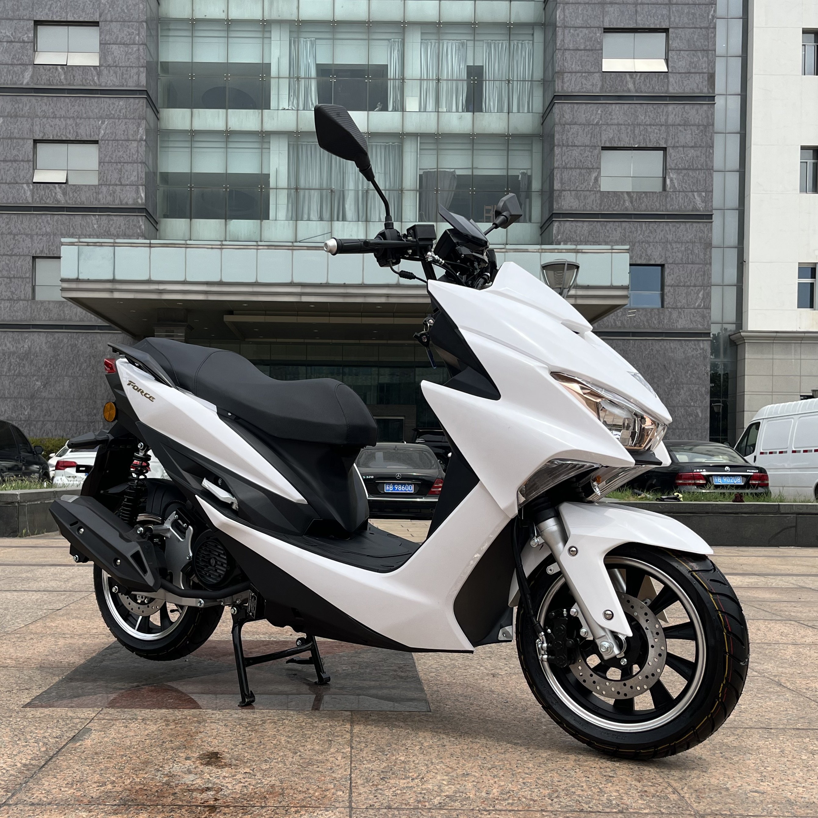 Euro 5 125cc Motorcycle with CBS EFI 4 Stroke Air Cooling Engine Gasoline Scooter 50CC with OTTC
