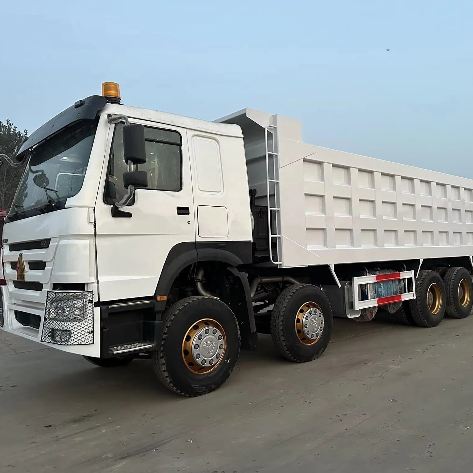 Special Hot Selling Sino Truck SINOTRUK Used 371HP 12 Wheeler HOWO 8x4 Tipper Dump Truck With Engine Brand in Ghana