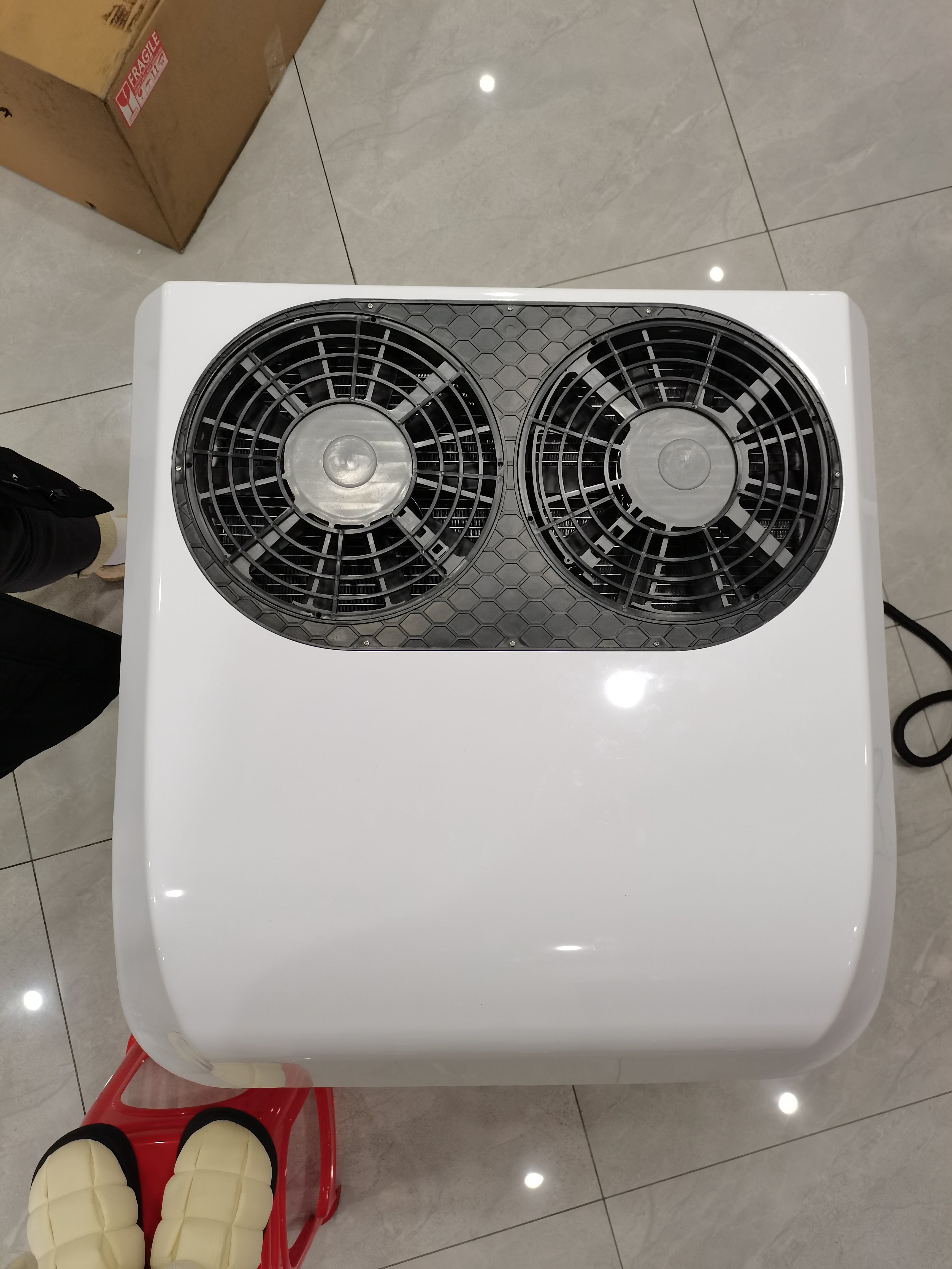 Hot Selling 12V/24V Auto Parking AC Unit Cooler Roof-Mounted Air Conditioner for Truck Parking
