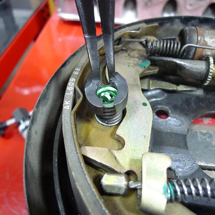 Effort-saving Drum Brake Hold Down Spring Pliers