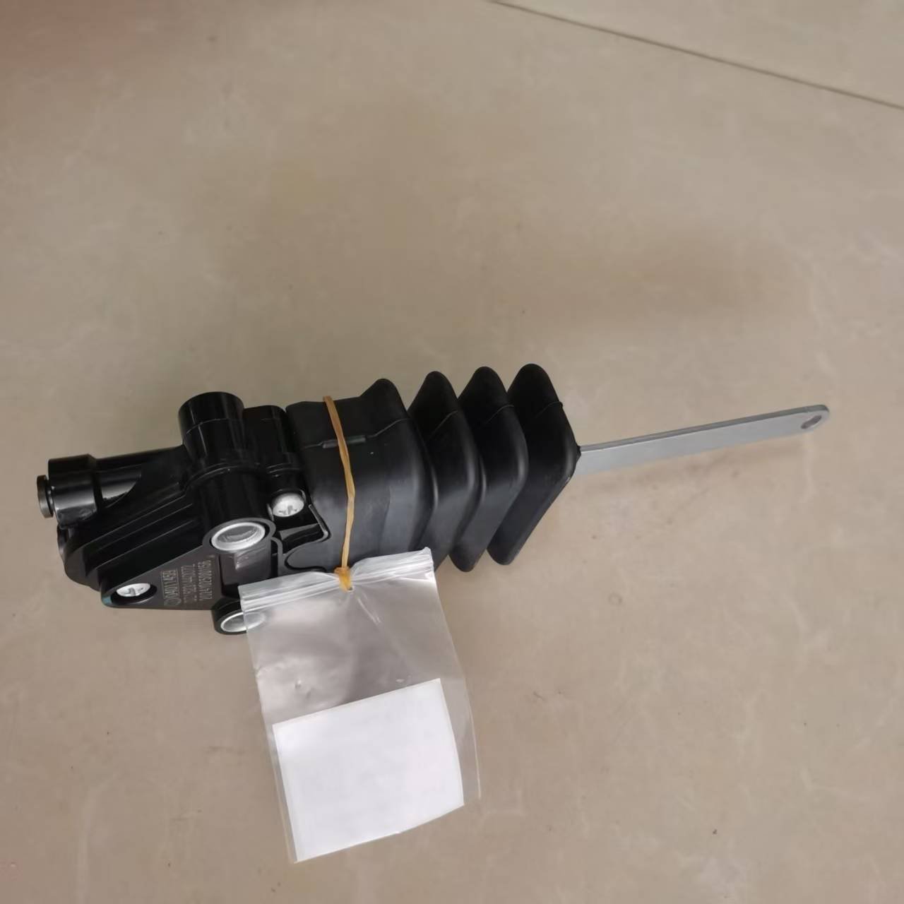 DZ16231440070 Shacman Truck Spare Parts New Cab Airbag Seat Height Position Control Valve