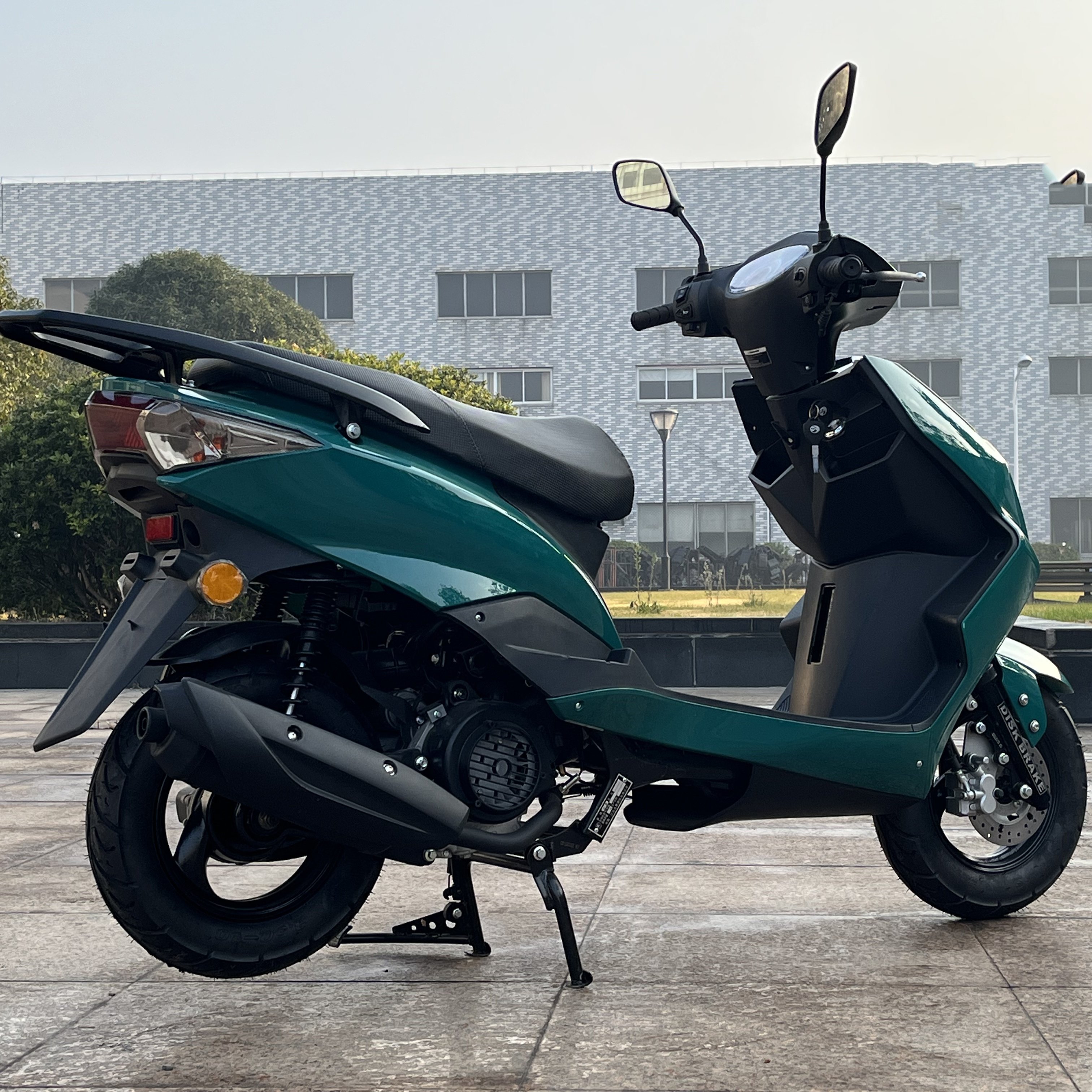 Wholesale Good Performance Price Preference Front Disc and Rear Drum Brakes Gas Powered 50cc Motor Moped 50cc Scooter