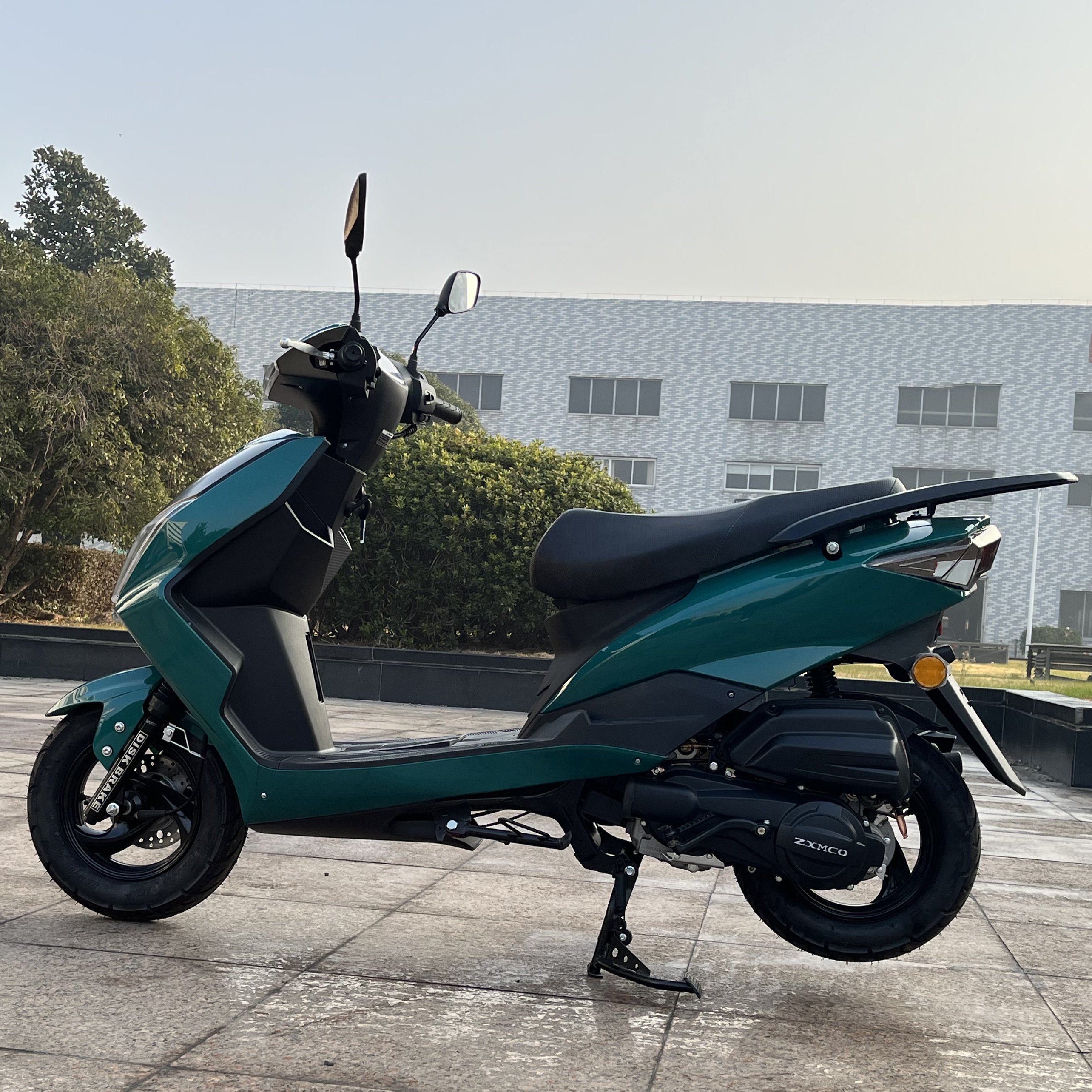 Wholesale Good Performance Price Preference Front Disc and Rear Drum Brakes Gas Powered 50cc Motor Moped 50cc Scooter