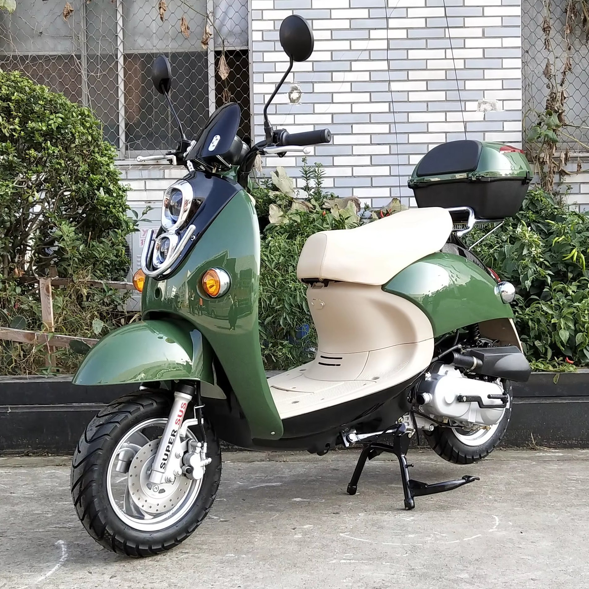 Best Price Classic 50cc Gas Scooter for Commute Adult 4 Stroke Engine EPA Certificate Disc Brake Convenient Classic Motorcycle