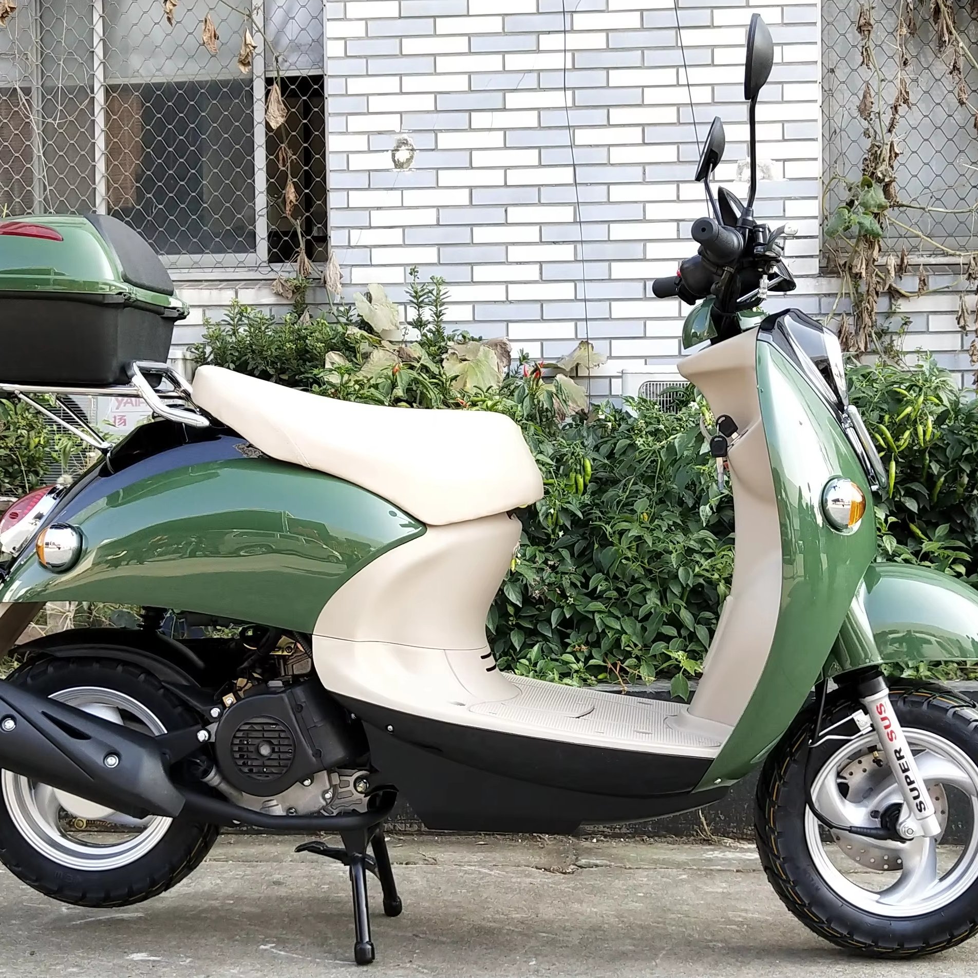 Best Price Classic 50cc Gas Scooter for Commute Adult 4 Stroke Engine EPA Certificate Disc Brake Convenient Classic Motorcycle