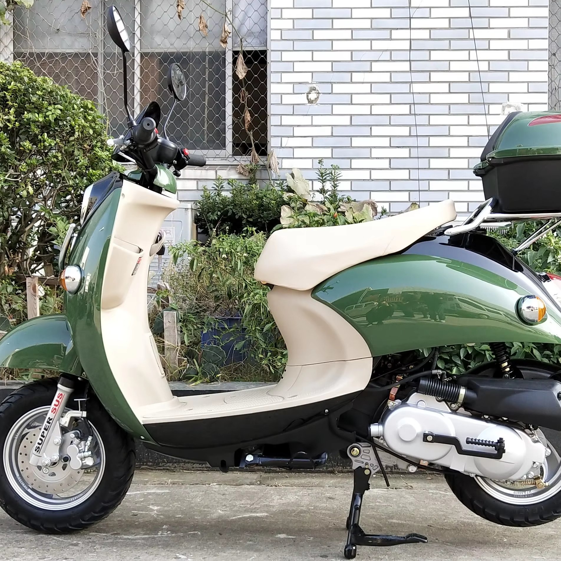 Best Price Classic 50cc Gas Scooter for Commute Adult 4 Stroke Engine EPA Certificate Disc Brake Convenient Classic Motorcycle