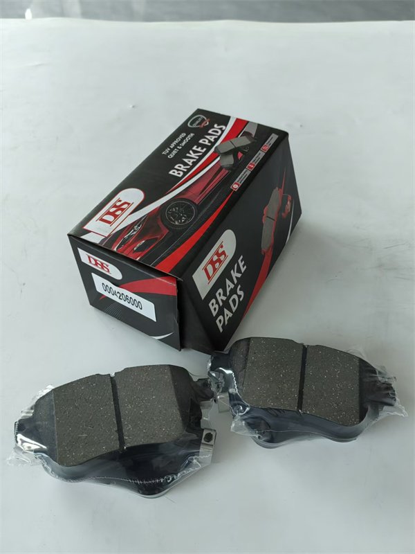 DSS Wholesale Car Brake Discs Auto Parts and Accessories Car Disc Front Ceramic Brake Pads for TOYOTA LEXUS