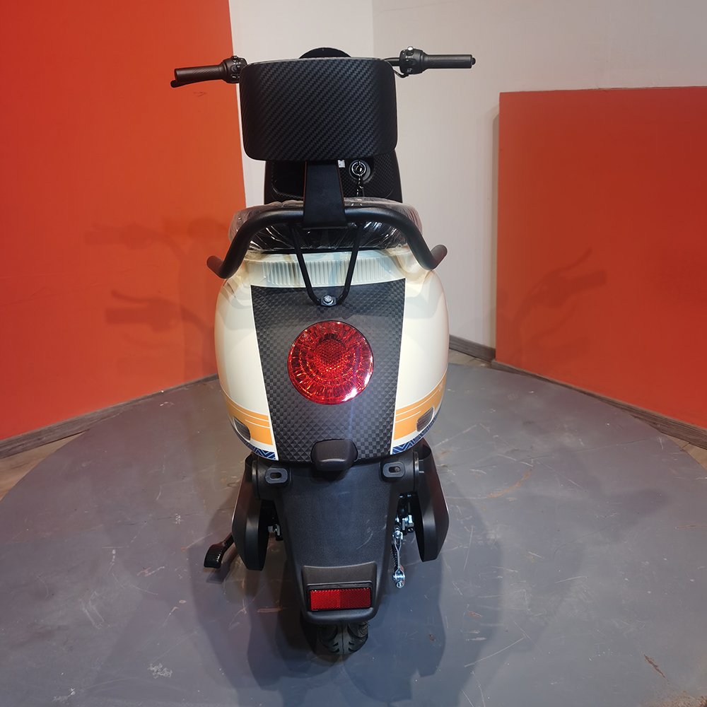 High Speed Disc Brake Fat Tire Electric Scooter 72V 20AH 800W Electric Motorcycle With Pedals