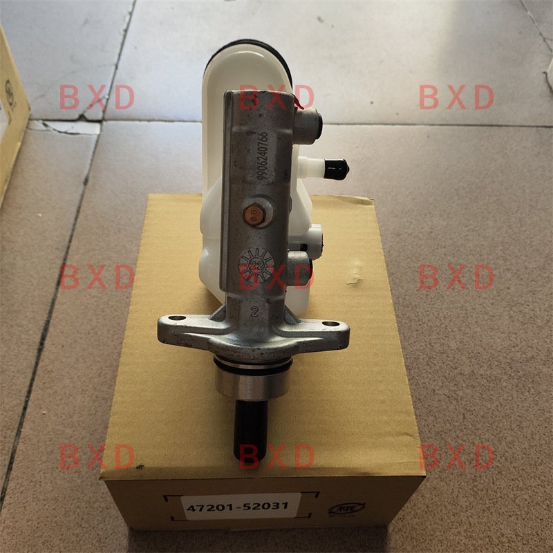Brake Master Cylinder for Toyota PROBOX YARIS PLATZ NCP10 SCP12 NLP10 NCP50 47201-52031 47201-52032