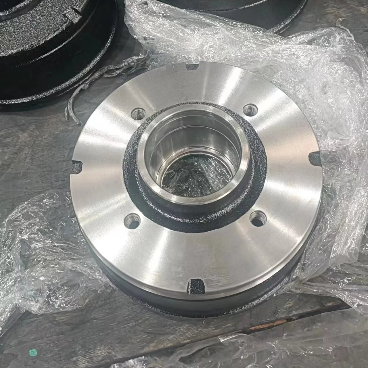 200*50 4 Stud 5.5 Inch PCD or 5 Studs 6.5 Inch PCD Europe Trailer HubTrailer Brake Drum Trailer Brake Trailer Parts