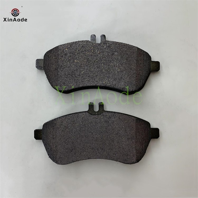 007 420 55 20 W204 W207 Brake Pad for Mercedes Benz C180 C200 C300 E200 Brake Pad 0004204602 0004204604 0074205520