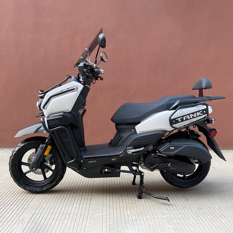 High Quality EPA DOT Tank-3 Model 150CC/200CC Gas Scooter with Air Cooled EFI System Front Rear Disc Brake Max Speed 95km/h