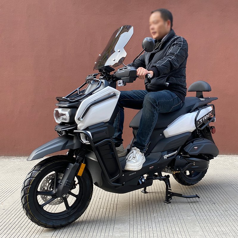 High Quality EPA DOT Tank-3 Model 150CC/200CC Gas Scooter with Air Cooled EFI System Front Rear Disc Brake Max Speed 95km/h