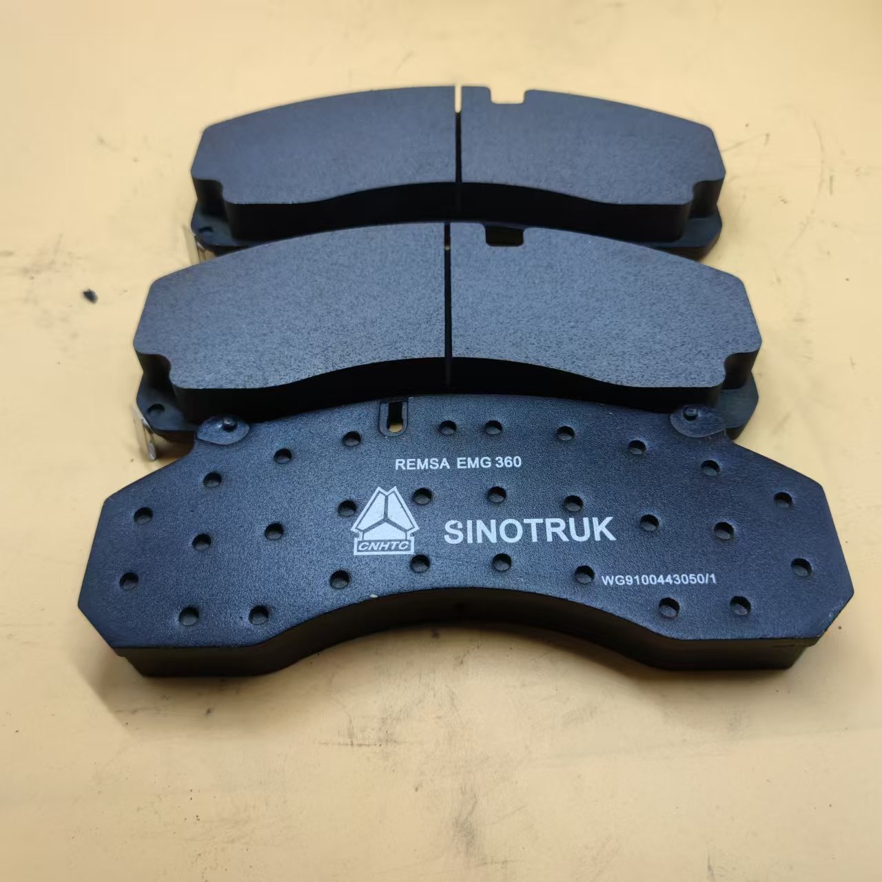 Hot Selling Factory Brake Pad Auto Ceramic Spare Disc Brake Pad WG9100443050