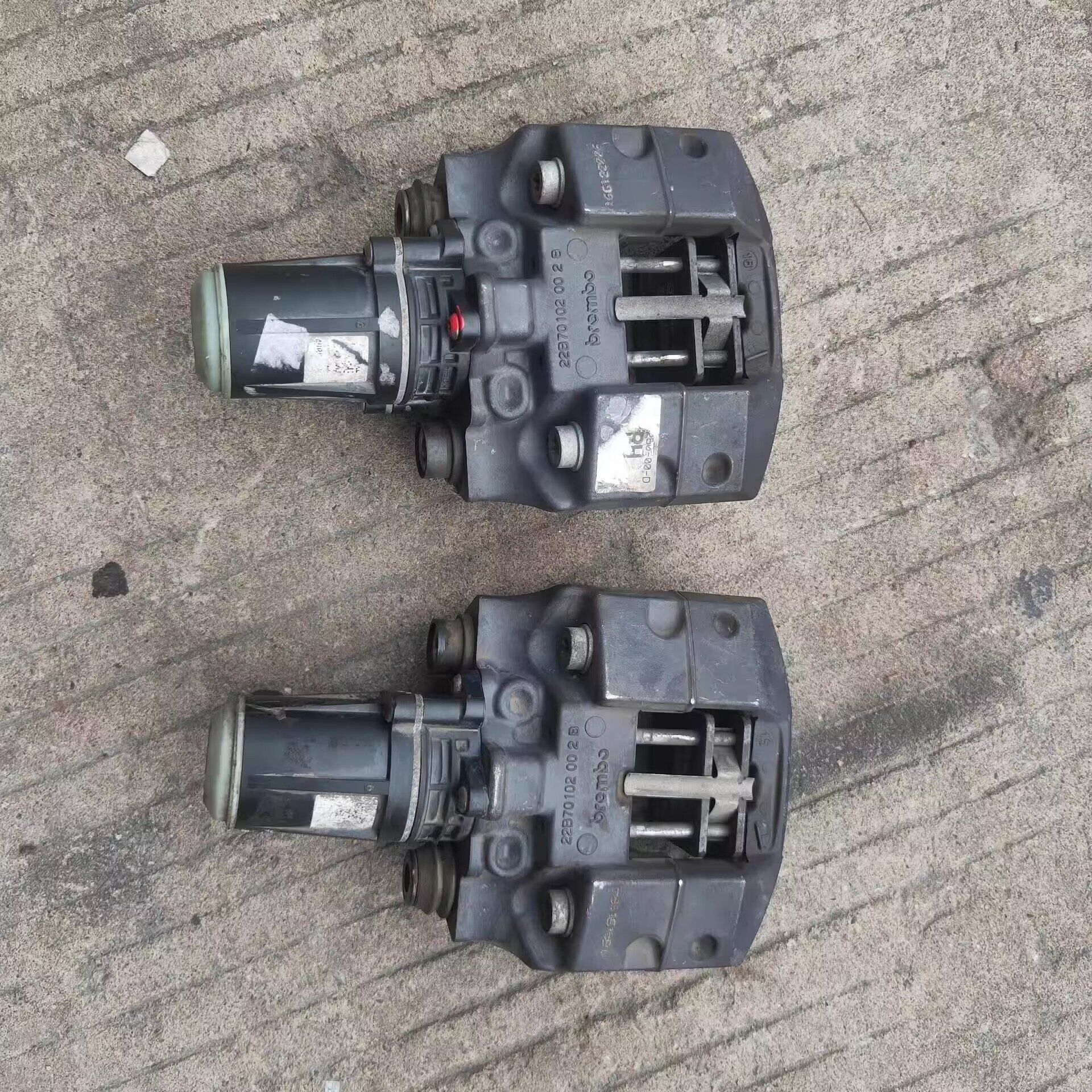 Tesla Model S (2012-2016) L/R Rear E-Brake Calipers 1021250-00-D, 22B70102002C