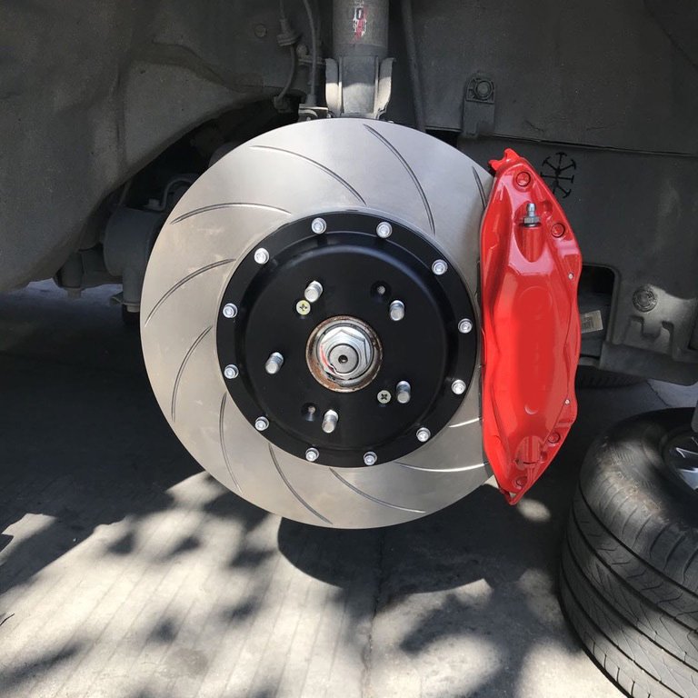 Universal F50 F40 Front Rear Custom Auto Brake Calipers Kit With 330 355mm Drilled Slotted Disk for Modified Car Brake System