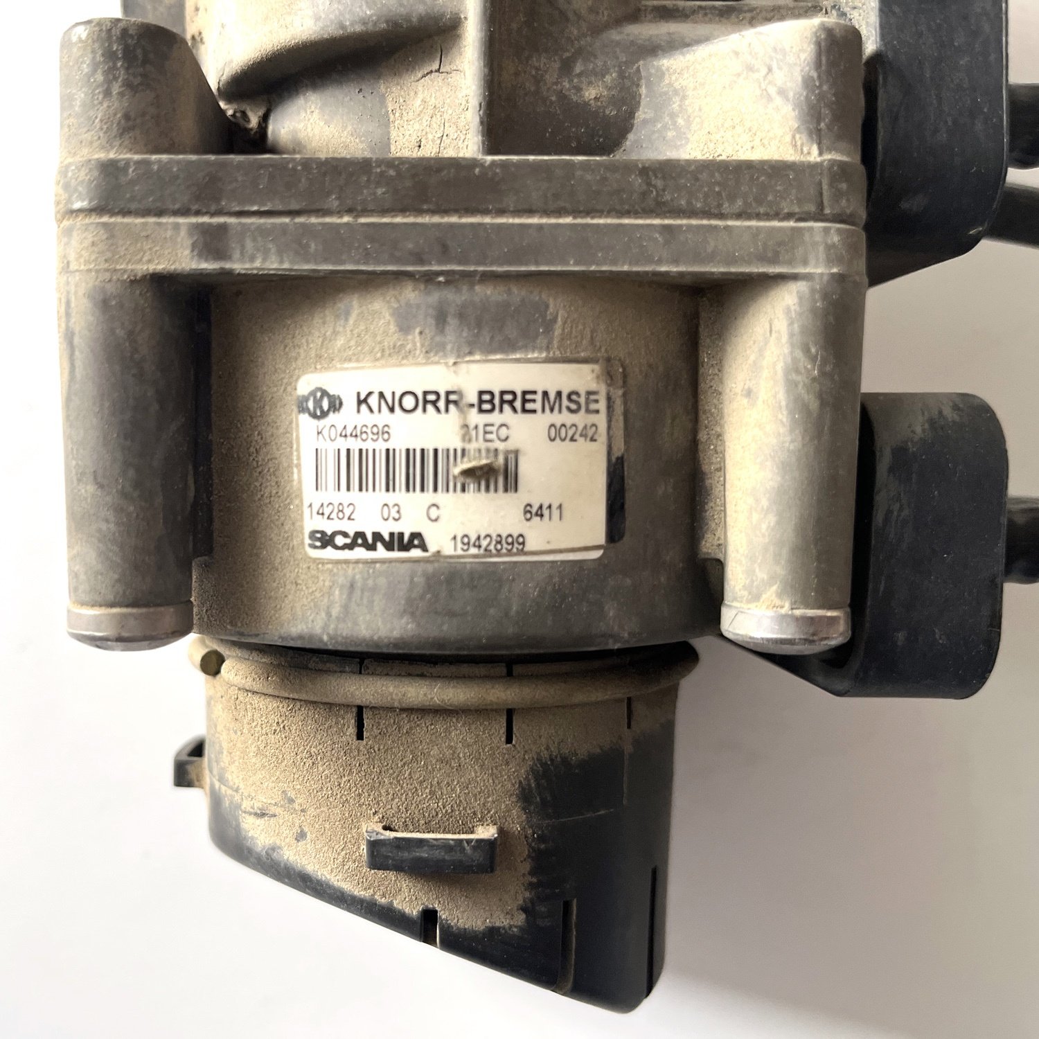 High Quality for SCANIA Parts 1942899 Brake Master Cylinder Suitable for G440 Superior Quality Distributor Truck Imported Parts