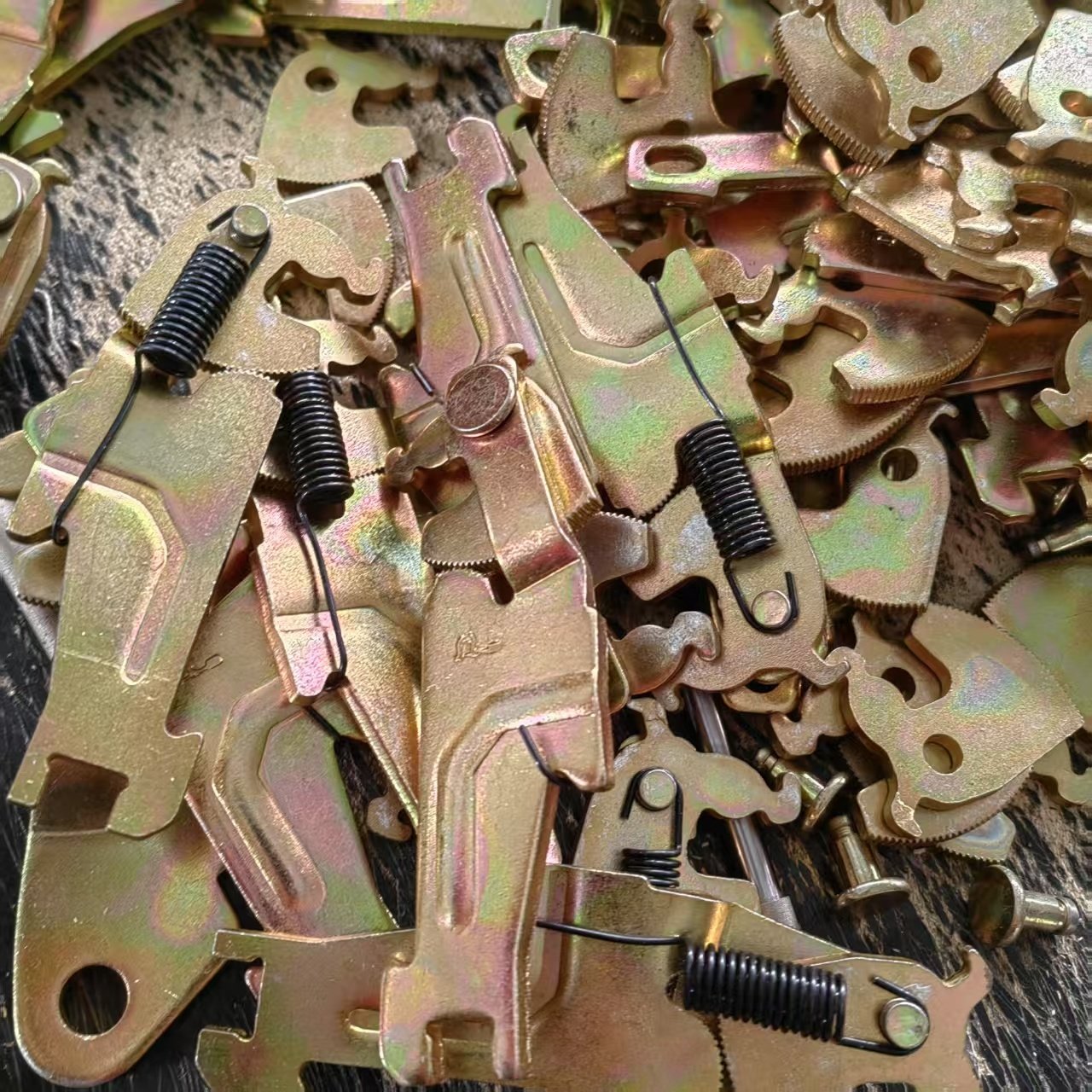 A large number of export rear brake repair kits RL