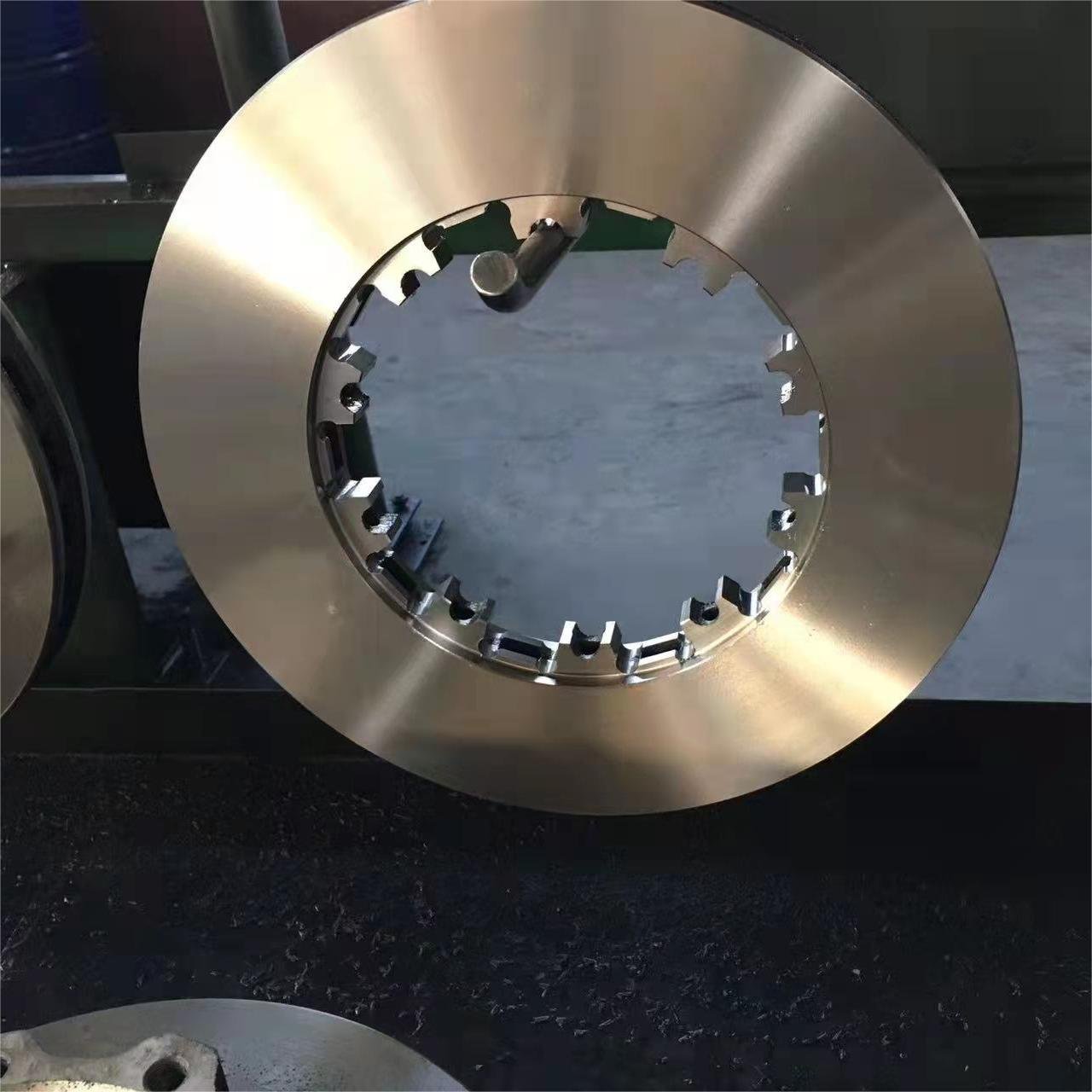 Hot Sale Brake Disc 1387439 1640561 1726138 1812563 1812582 With Kits for Daf