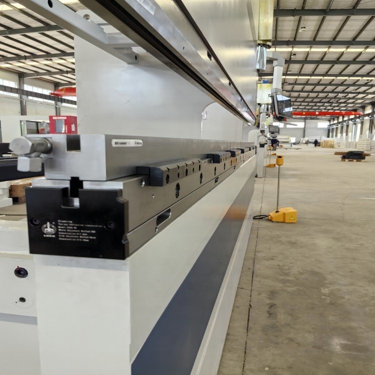 High Precision CNC Hydraulic Press Brake PDS 110/3100 Made in China Automatic Synchronized Machine Electrical Cabinet