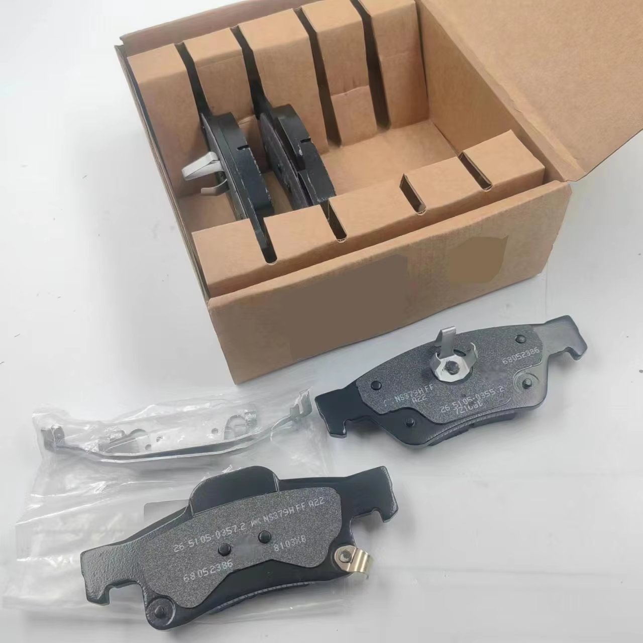68052386AA Brake Pads Auto Parts 68052386AB Car Brake Discs Brake Pads Ceramic Spare Parts 68052386AD 68052386AC for Dodge