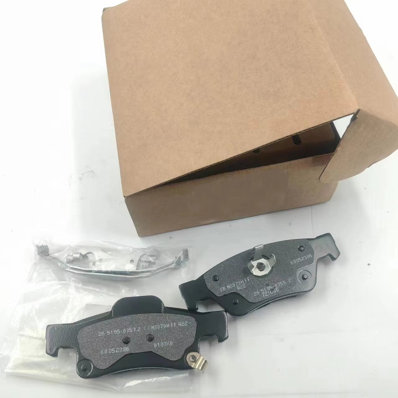 68052386AA Brake Pads Auto Parts 68052386AB Car Brake Discs Brake Pads Ceramic Spare Parts 68052386AD 68052386AC for Dodge