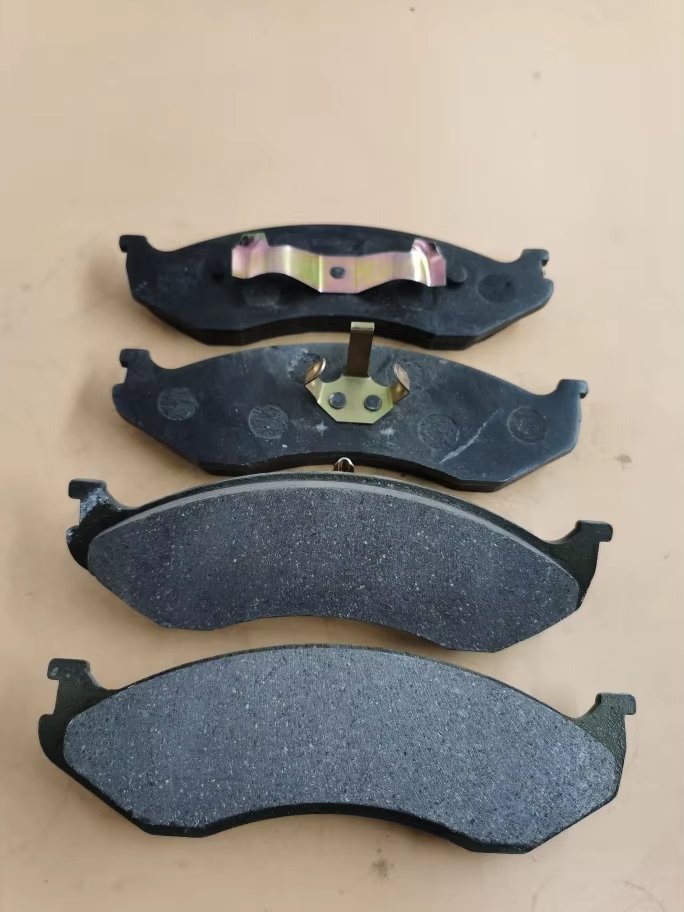 Jeep Cherokee XJ1983-2001 High Quality Auto Parts Brake Pads Ceramic Brake Pads 0K553-33-23ZA