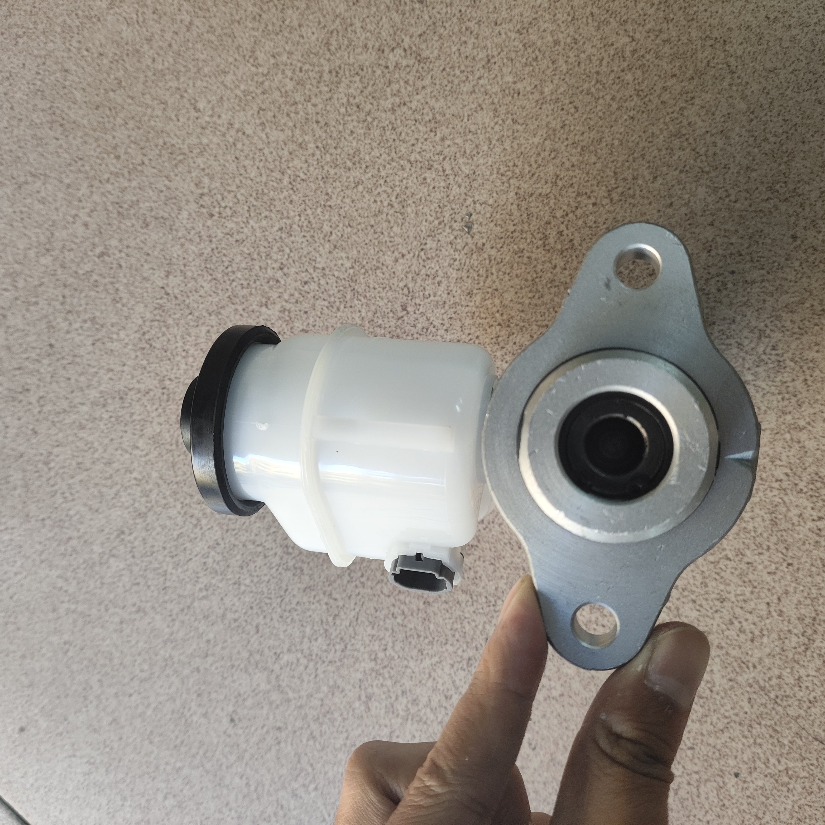New Condition Parts 47201-12870 Brake Master Cylinder for COROLLA AE111 AE110 AE100 AE92 EE90 472011A050 472011A410 47201-12550