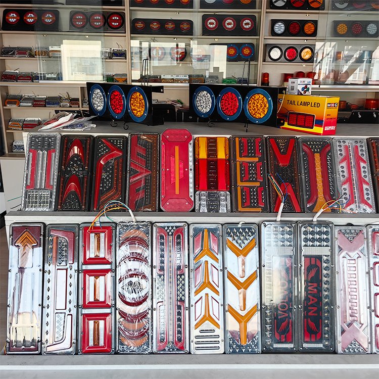 Factory Price LED Turn Stop Tail Lamp Combination Truck Tail Lights With Highly Quality