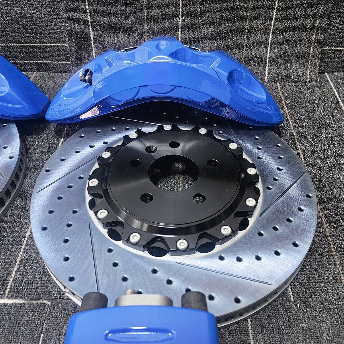 Automobile Brake Kit 9N 6 Piston Brake Calipers, Electromechanical Integrated 4 Piston Calipers for F Type Pace XE XF XJ Series
