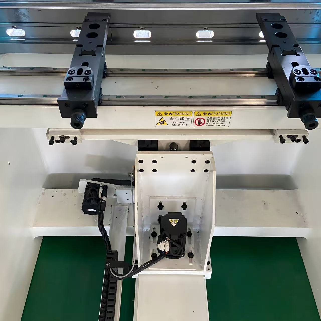 CT8 Servo Press Brake 40T Single Cylinder Cnc Mini Hydraulic Press Brake 1050mm Small Cnc Press Brake