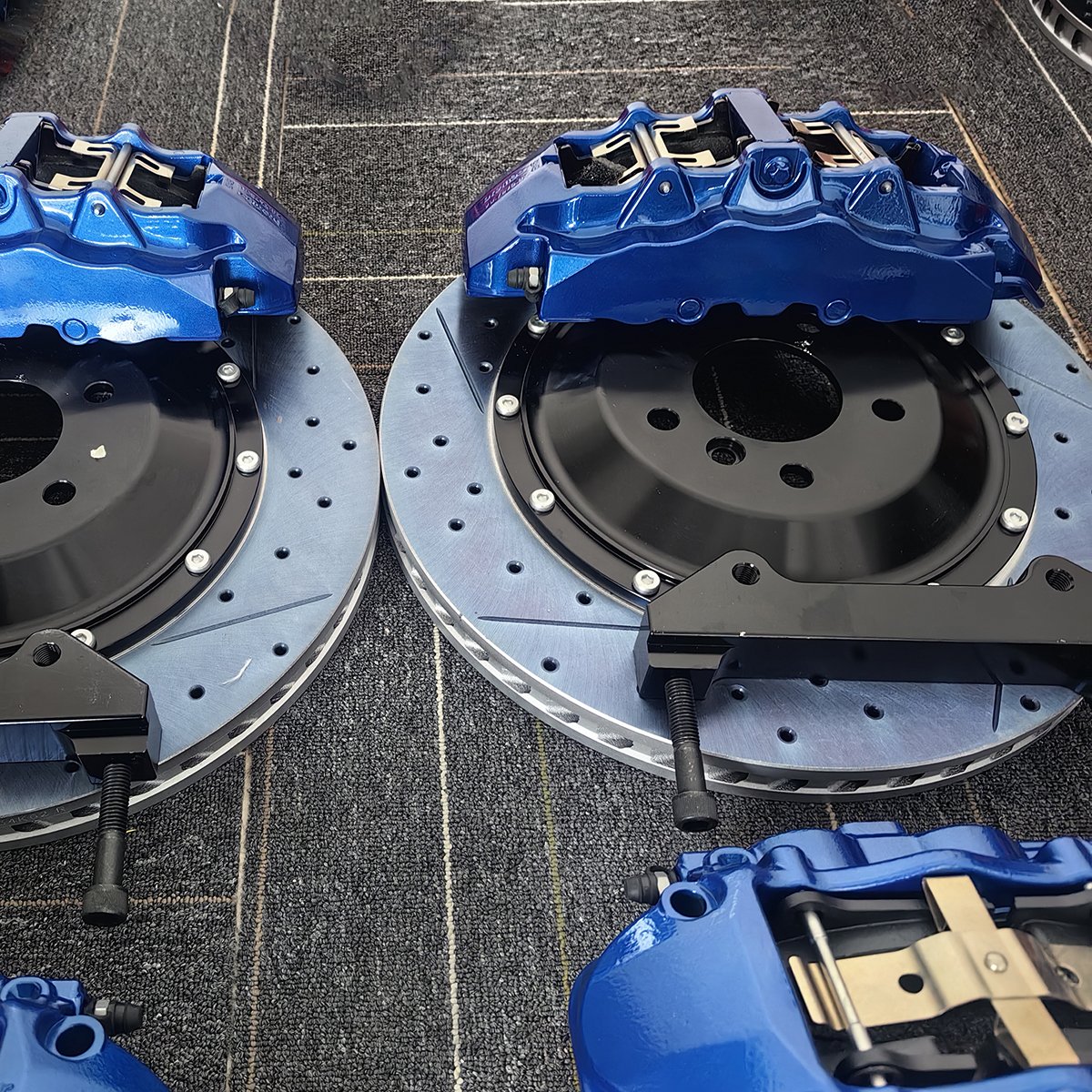 Upgrade Front Wheel 8 piston Brake Calipers Rear Wheel 4 Pot Brake Caliper Big Brake Kit 380 mm for BMW Series 18-21 Inch Wheels