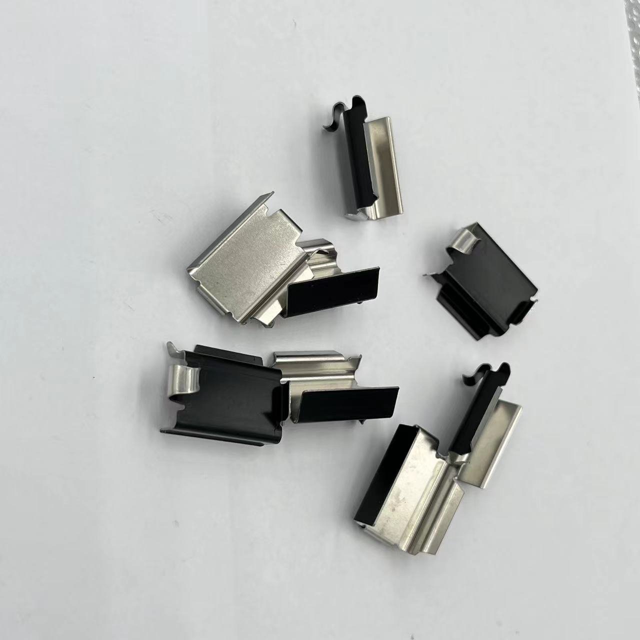 D1377 Anti-Noise Rear Disc Brake Hardware Kit Brake Pad Abutment Clip Clamp 8A8Z-2200-A