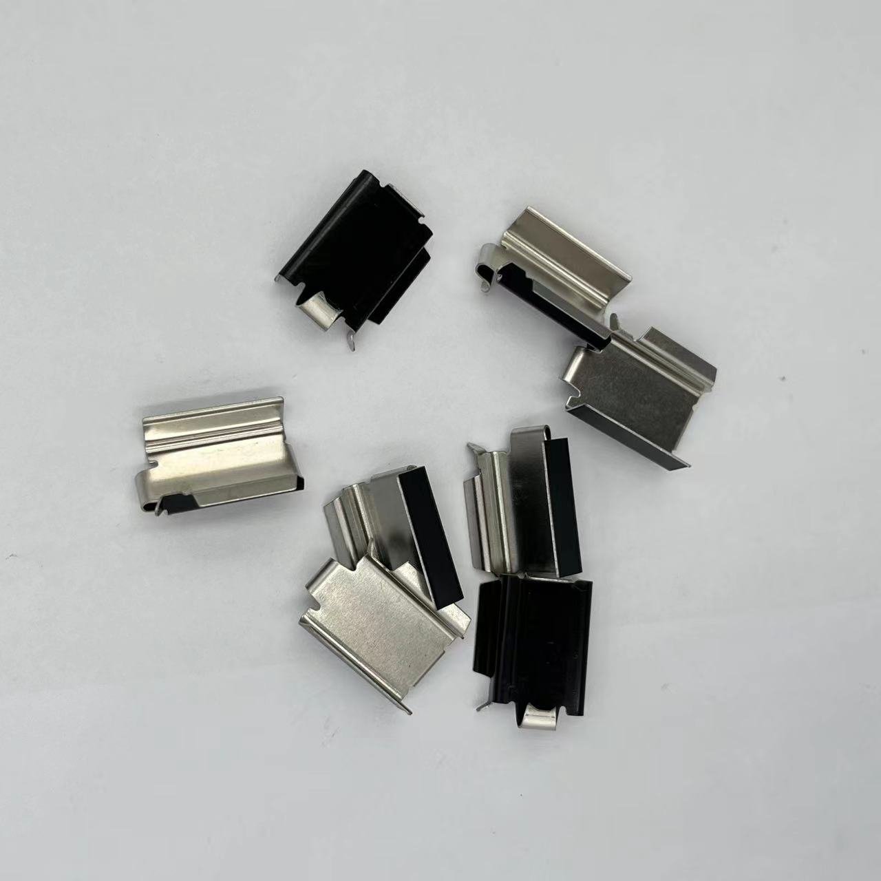 D1377 Anti-Noise Rear Disc Brake Hardware Kit Brake Pad Abutment Clip Clamp 8A8Z-2200-A
