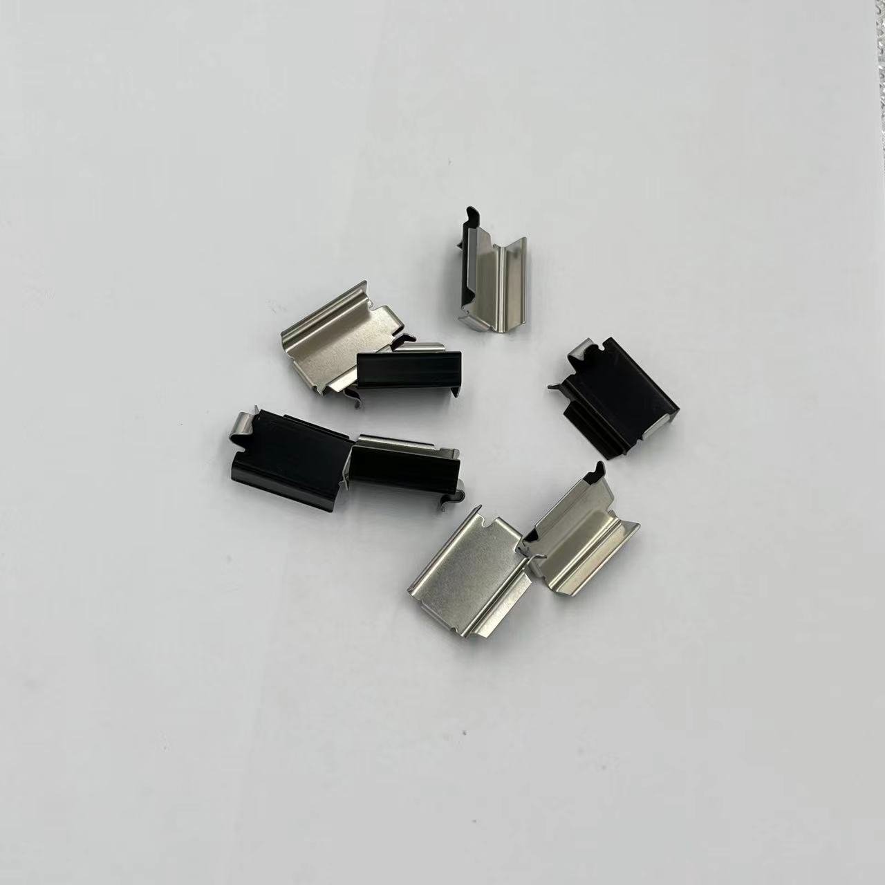 D1377 Anti-Noise Rear Disc Brake Hardware Kit Brake Pad Abutment Clip Clamp 8A8Z-2200-A