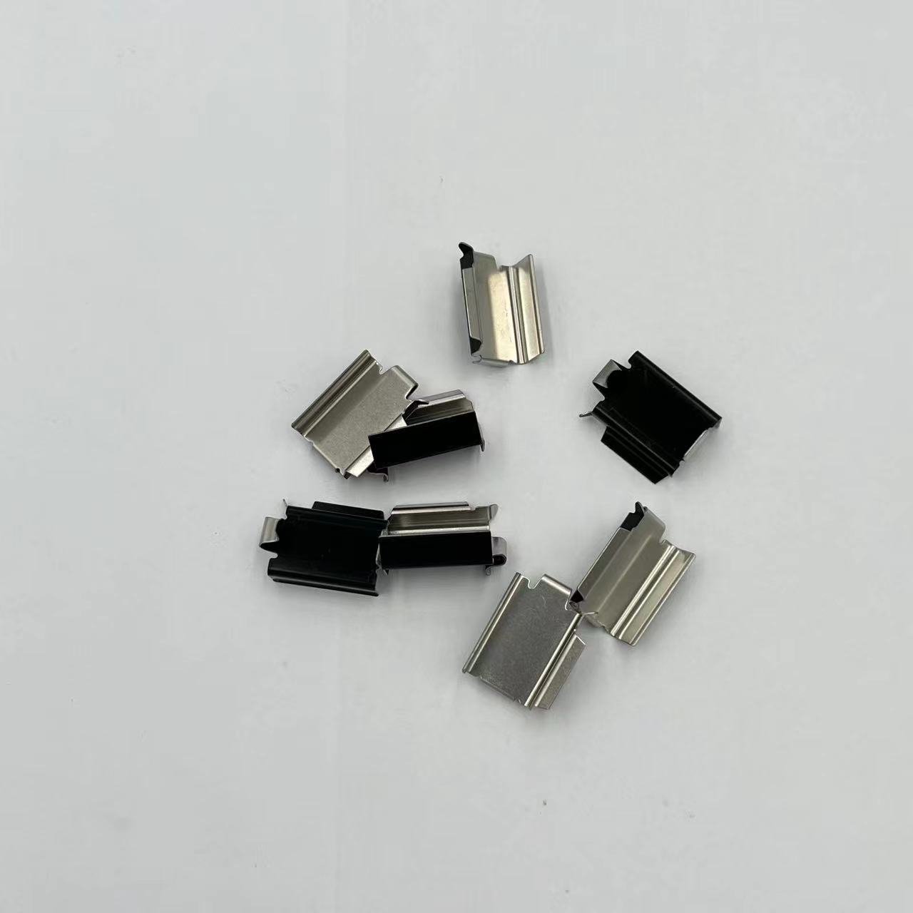 D1377 Anti-Noise Rear Disc Brake Hardware Kit Brake Pad Abutment Clip Clamp 8A8Z-2200-A