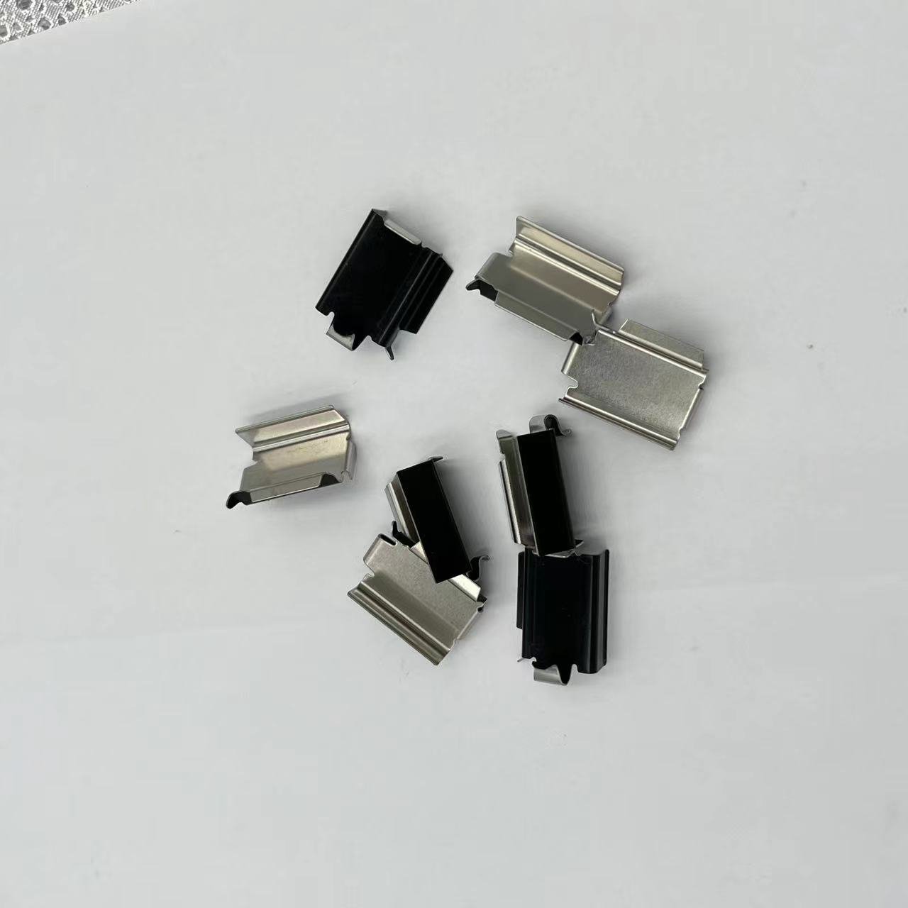D1377 Anti-Noise Rear Disc Brake Hardware Kit Brake Pad Abutment Clip Clamp 8A8Z-2200-A