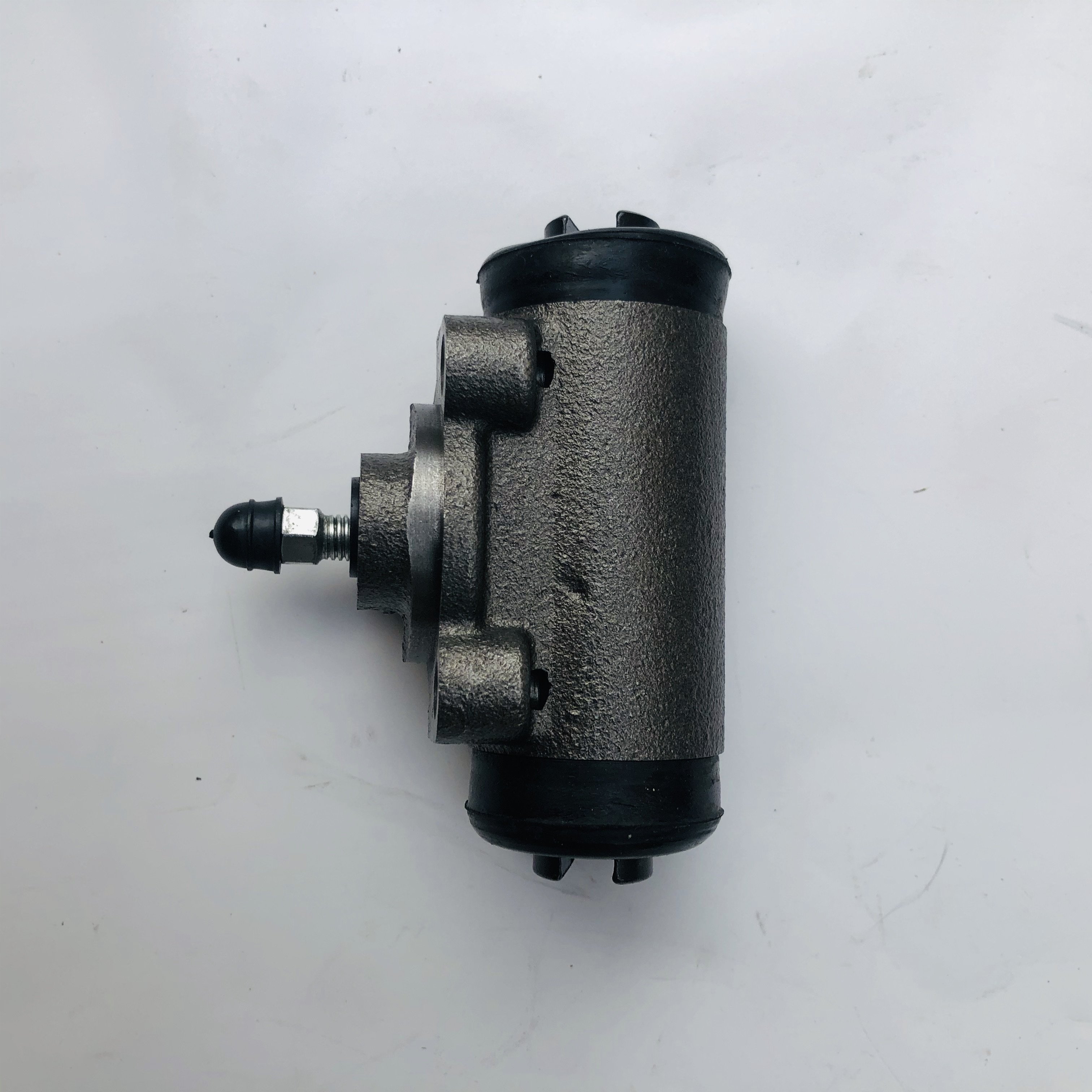 High Quality Brake Wheel Cylinder for FORD RANGER2.2 3.2 MAZDA BT-50 UR58-26-610 UH71-26-710