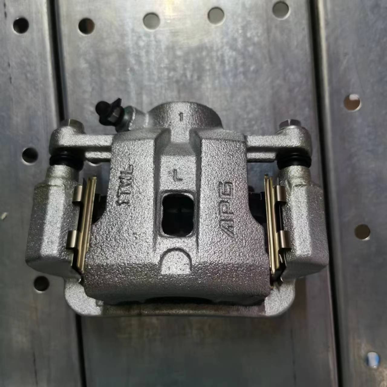 Original SAIC MAXUS T60 Rear Brake Caliper C00051275 C00051276