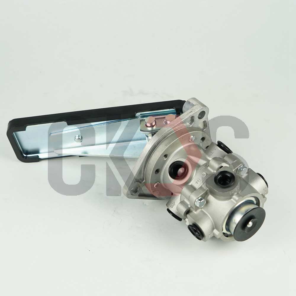 Mitsubishi Fuso Brake Master Cylinder Foot Brake Valve for Air Brake 241-02903 FV413 Truck Parts